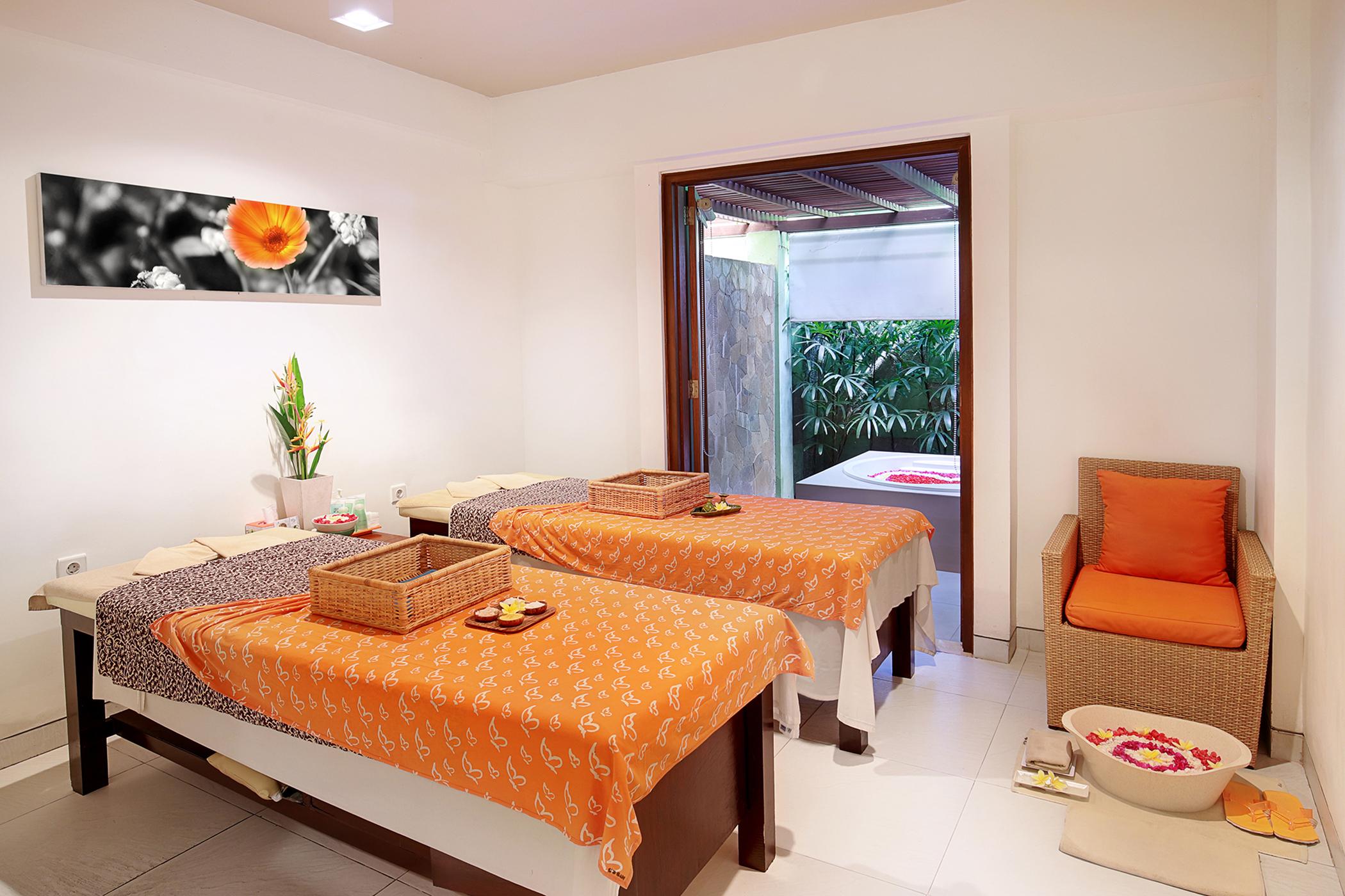 Harris Hotel Kuta Tuban Bali Exterior photo