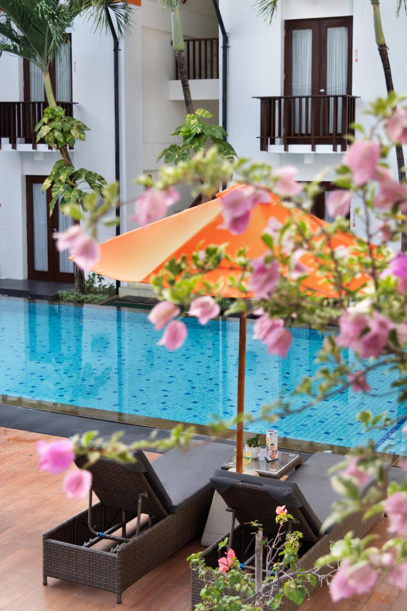Harris Hotel Kuta Tuban Bali Exterior photo