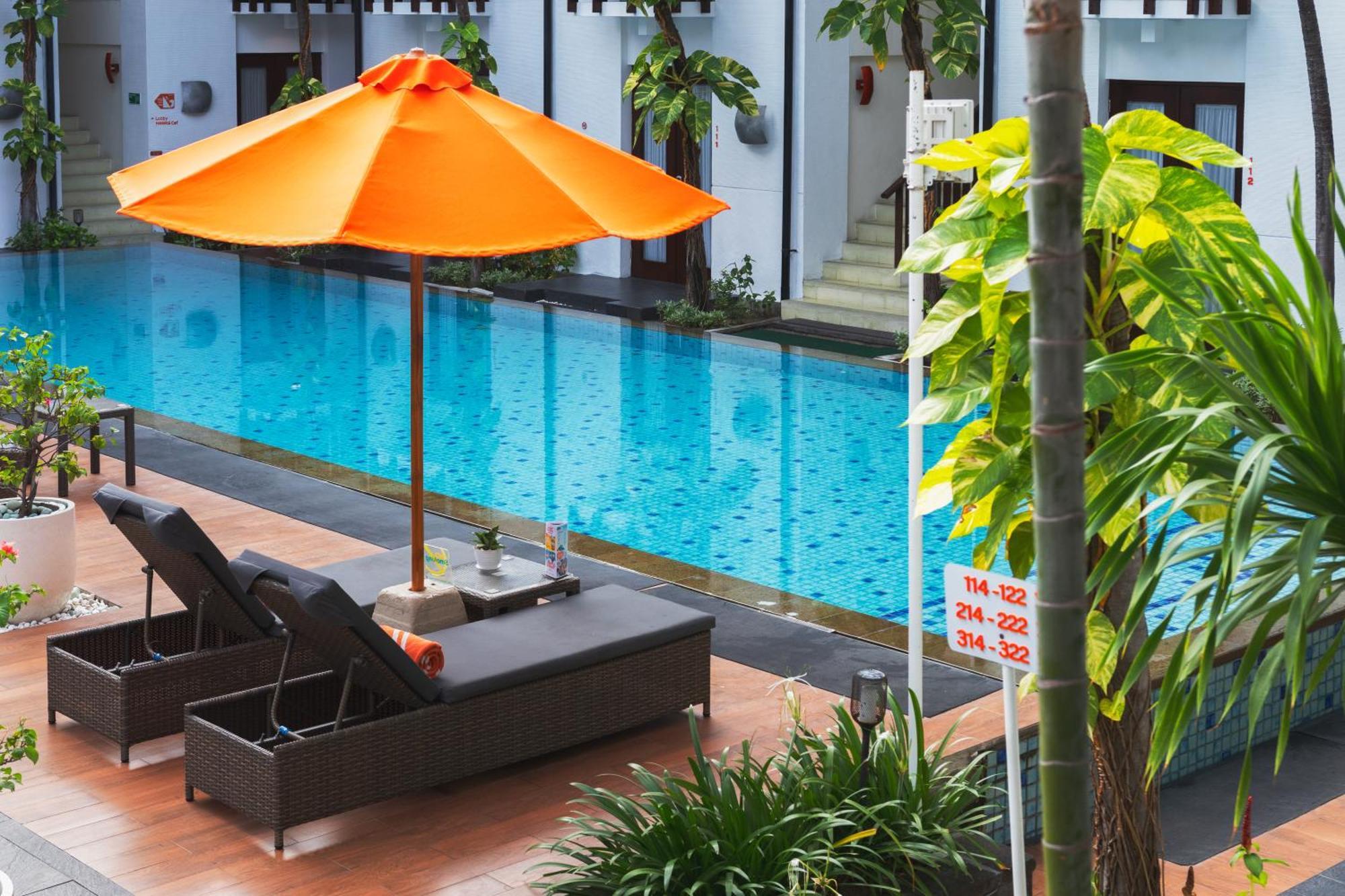 Harris Hotel Kuta Tuban Bali Exterior photo