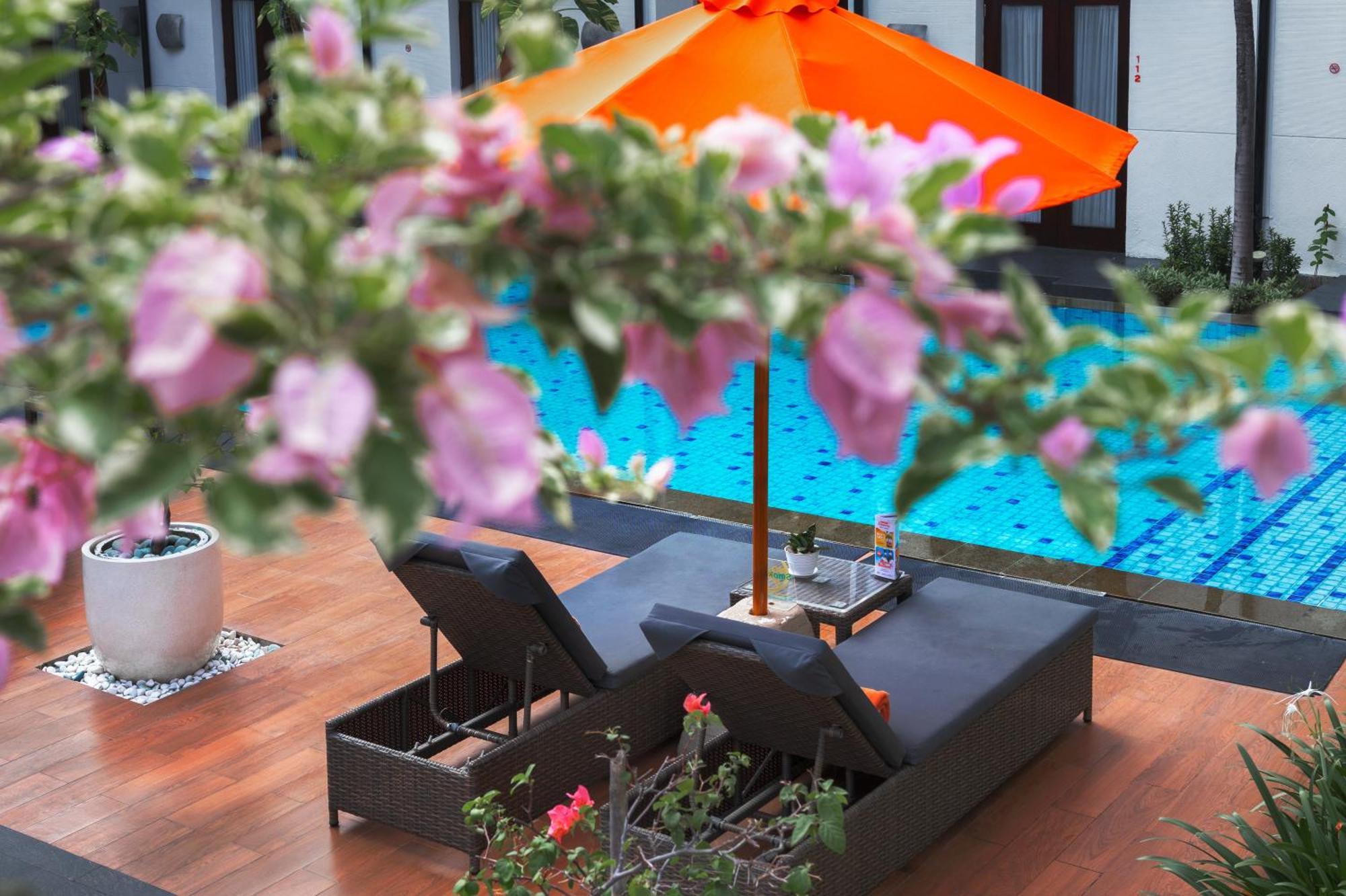 Harris Hotel Kuta Tuban Bali Exterior photo