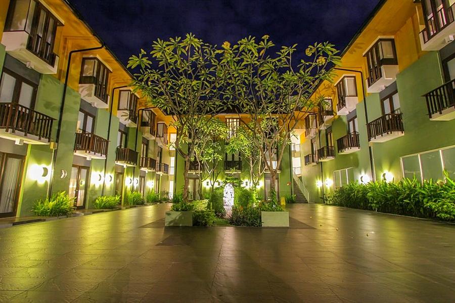 Harris Hotel Kuta Tuban Bali Exterior photo