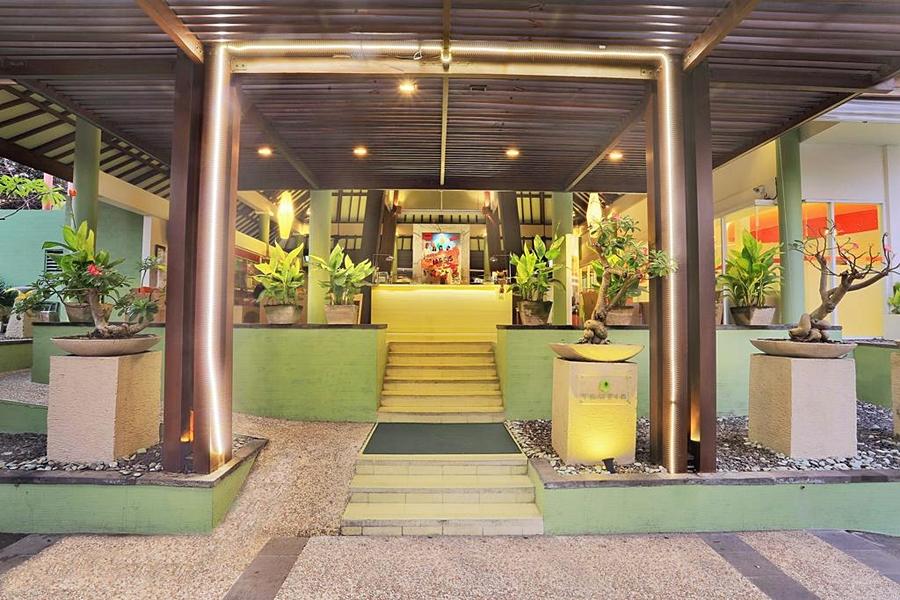 Harris Hotel Kuta Tuban Bali Exterior photo